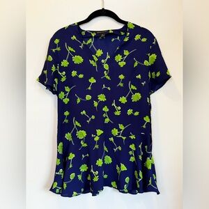 Banana Republic loose peplum vneck blouse. Cilantro size XS